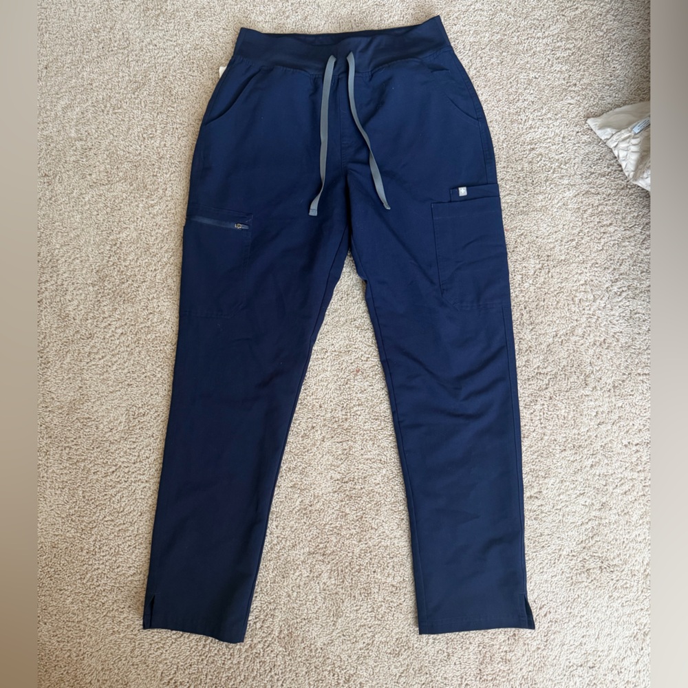 Figs Women’s size medium scrub pants